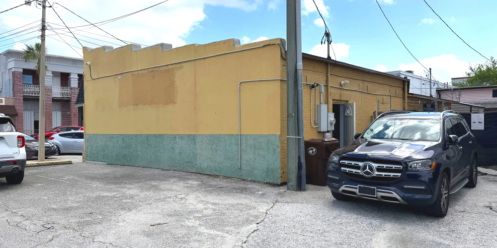 Downtown Kissimmee Commercial Opportunity with Parking