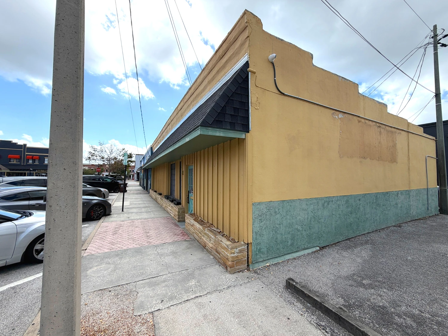 Downtown Kissimmee Commercial Opportunity with Parking