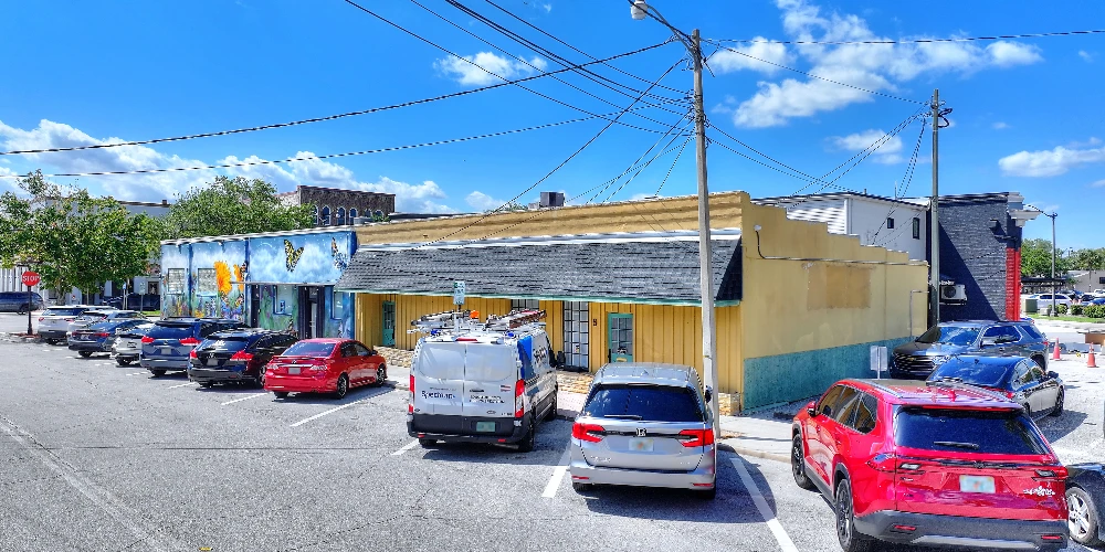Downtown Kissimmee Commercial Opportunity with Parking