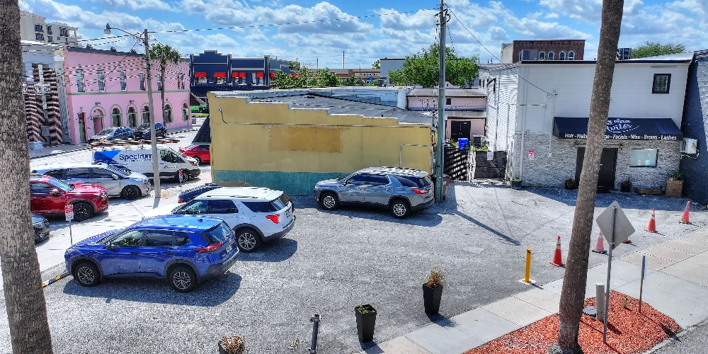 Downtown Kissimmee Commercial Opportunity with Parking