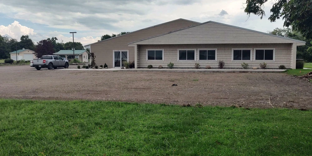 10176 New York 60 - 4,000+/- SF Office Space on 3+/- Acres & 9,000+/- Warehouse Space on 8+/- Acres