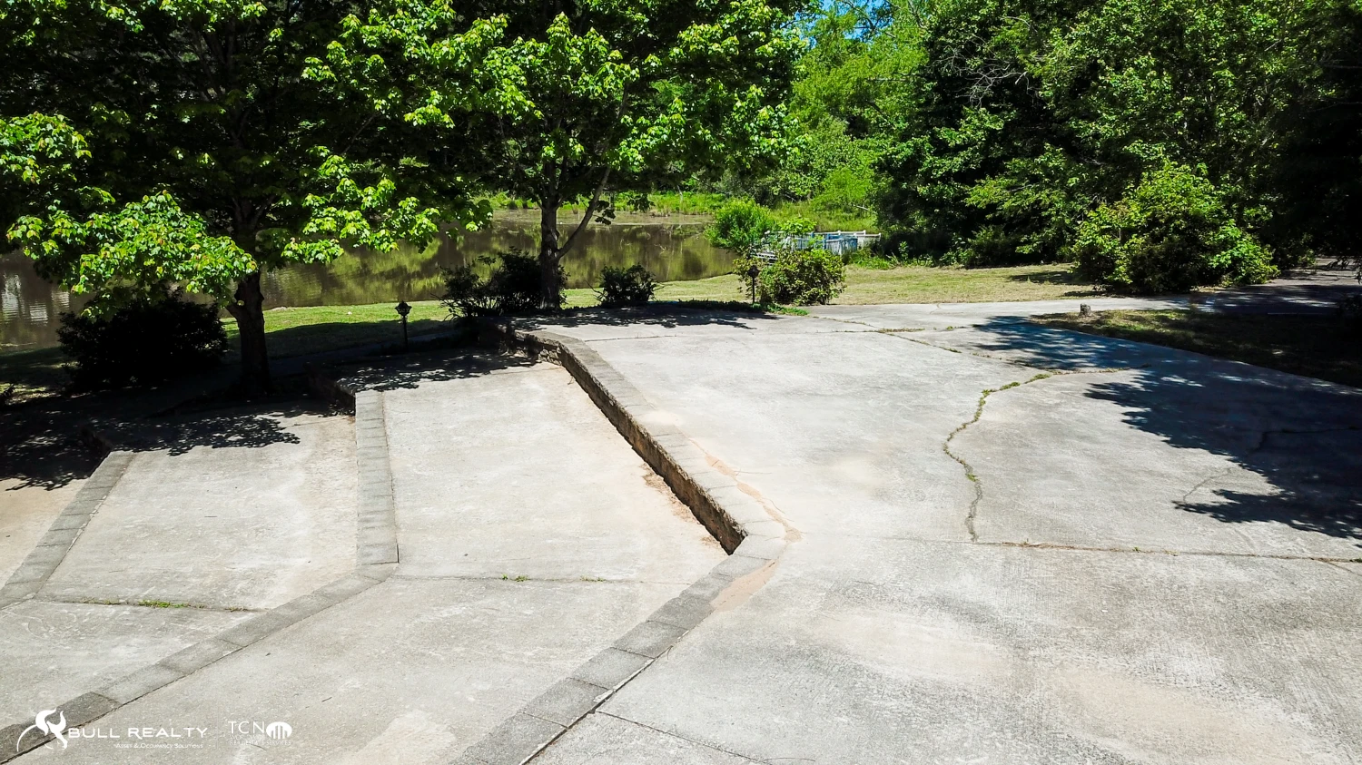 Former Wedding / Event Venue With All FF&E | ±3,782 SF | Dawsonville, GA