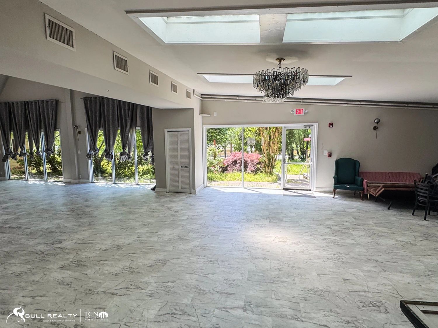 Former Wedding / Event Venue With All FF&E | ±3,782 SF | Dawsonville, GA