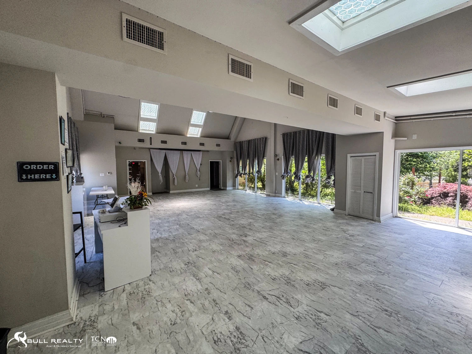 Former Wedding / Event Venue With All FF&E | ±3,782 SF | Dawsonville, GA