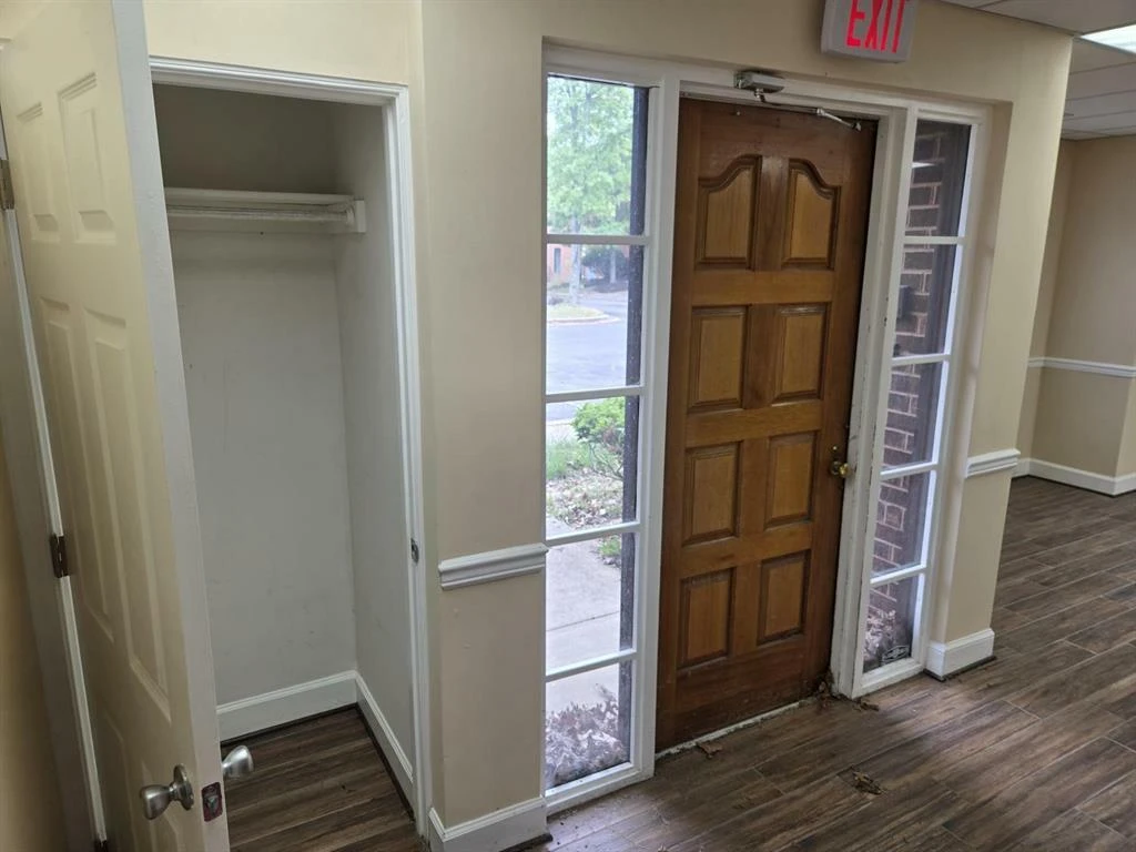 Established Office Campus Minutes from Route 5 & Beltway