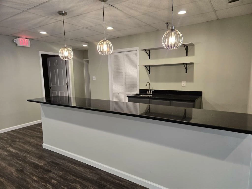 Established Office Campus Minutes from Route 5 & Beltway