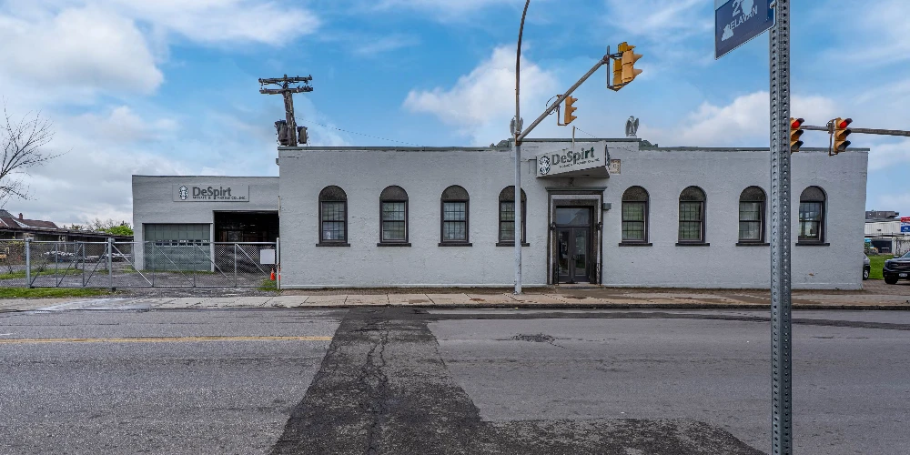 1085 E Delavan Ave - 21,400+/- SF Retail/Industrial Space