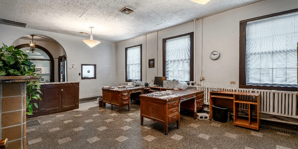 1085 E Delavan Ave - 21,400+/- SF Retail/Industrial Space
