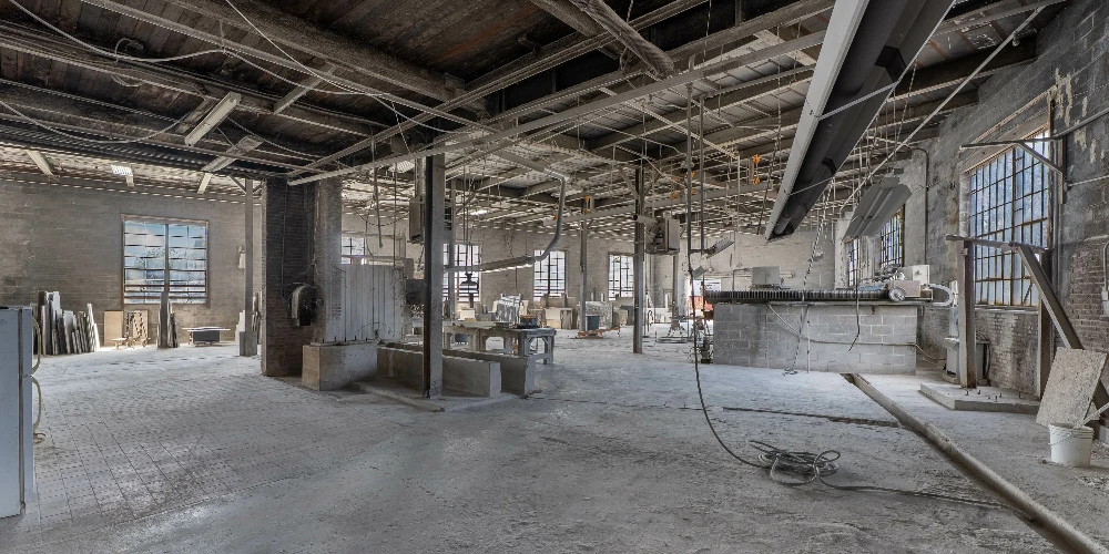 1085 E Delavan Ave - 21,400+/- SF Retail/Industrial Space