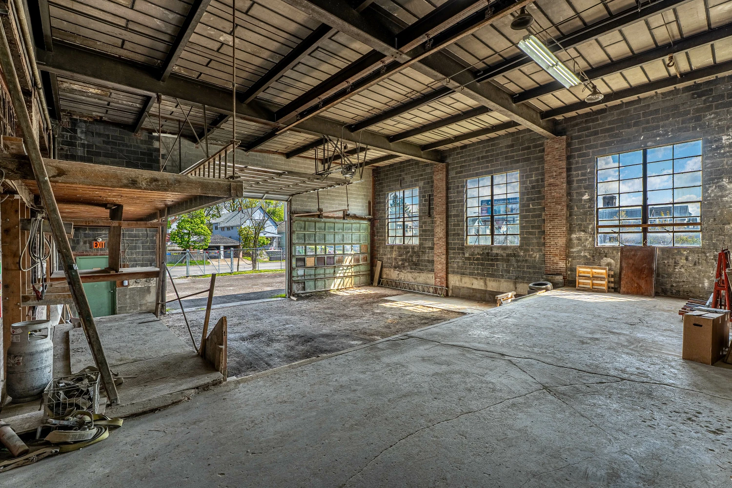 1085 E Delavan Ave - 21,400+/- SF Retail/Industrial Space