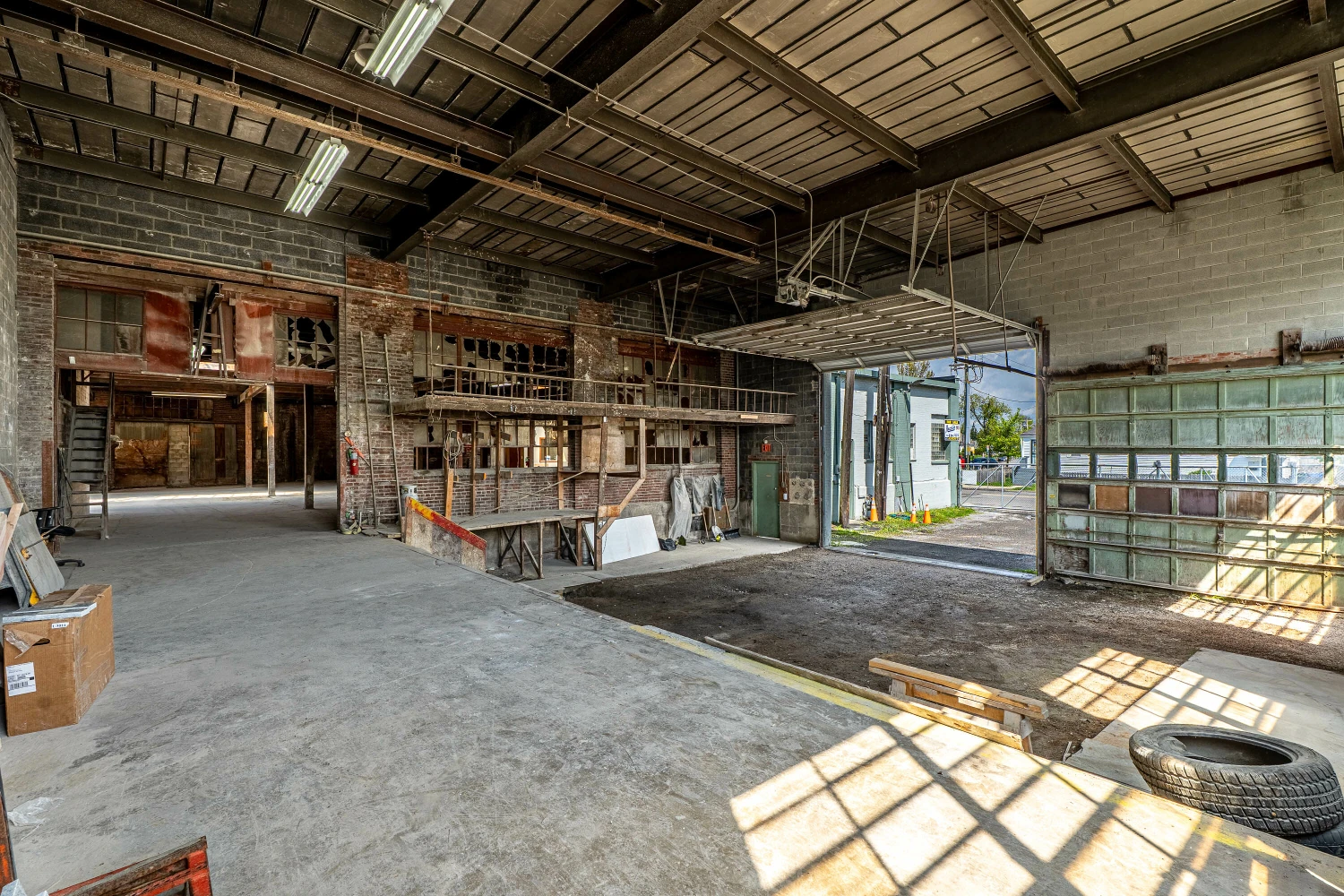 1085 E Delavan Ave - 21,400+/- SF Retail/Industrial Space