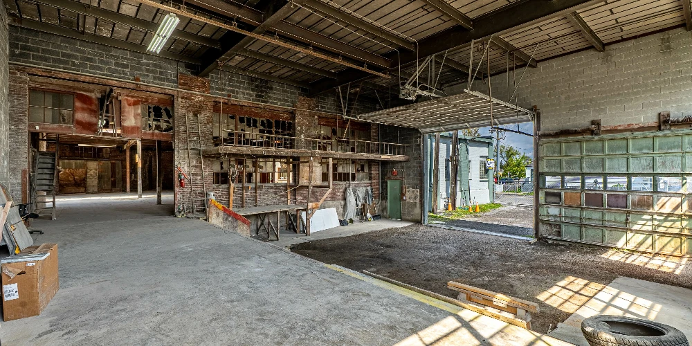 1085 E Delavan Ave - 21,400+/- SF Retail/Industrial Space
