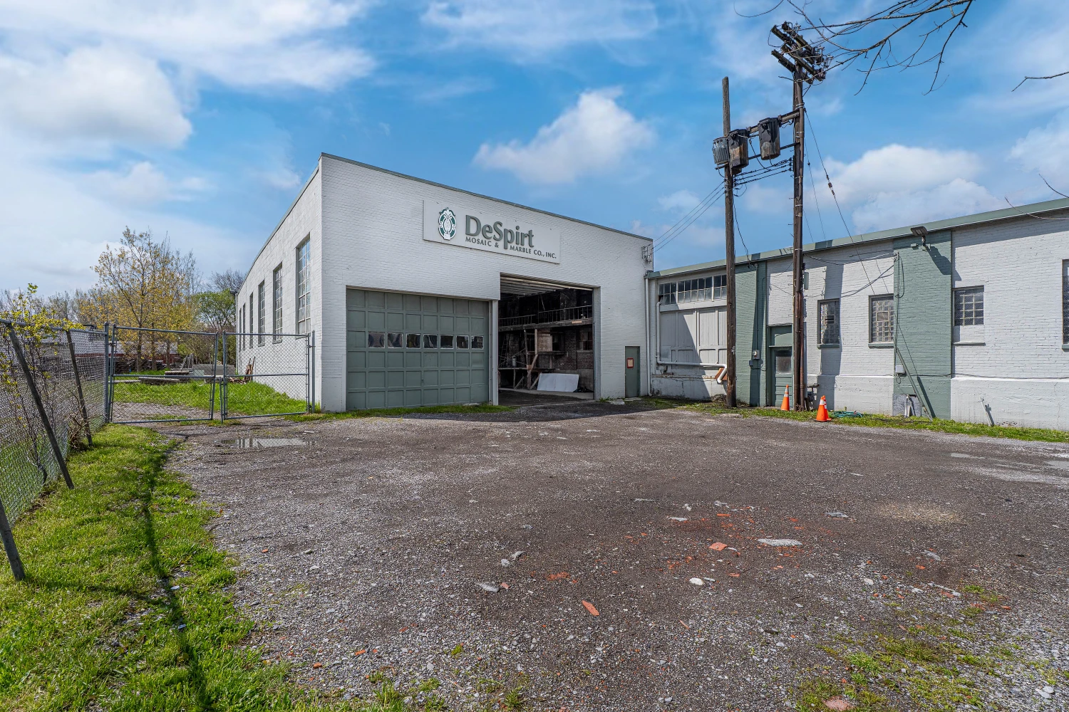 1085 E Delavan Ave - 21,400+/- SF Retail/Industrial Space