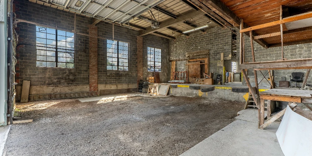 1085 E Delavan Ave - 21,400+/- SF Retail/Industrial Space