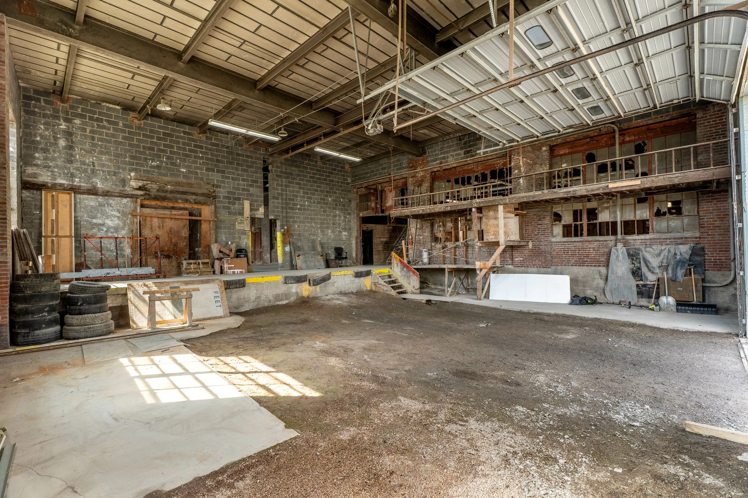1085 E Delavan Ave - 21,400+/- SF Retail/Industrial Space