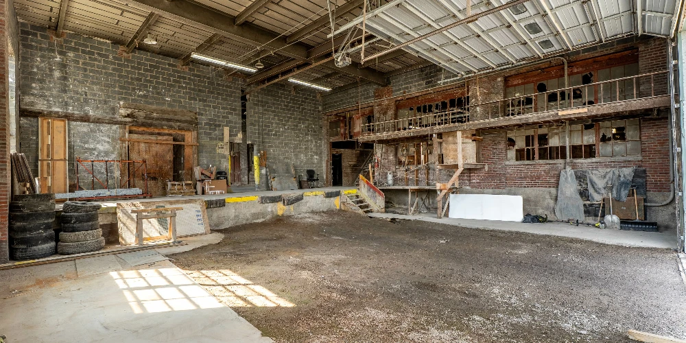 1085 E Delavan Ave - 21,400+/- SF Retail/Industrial Space