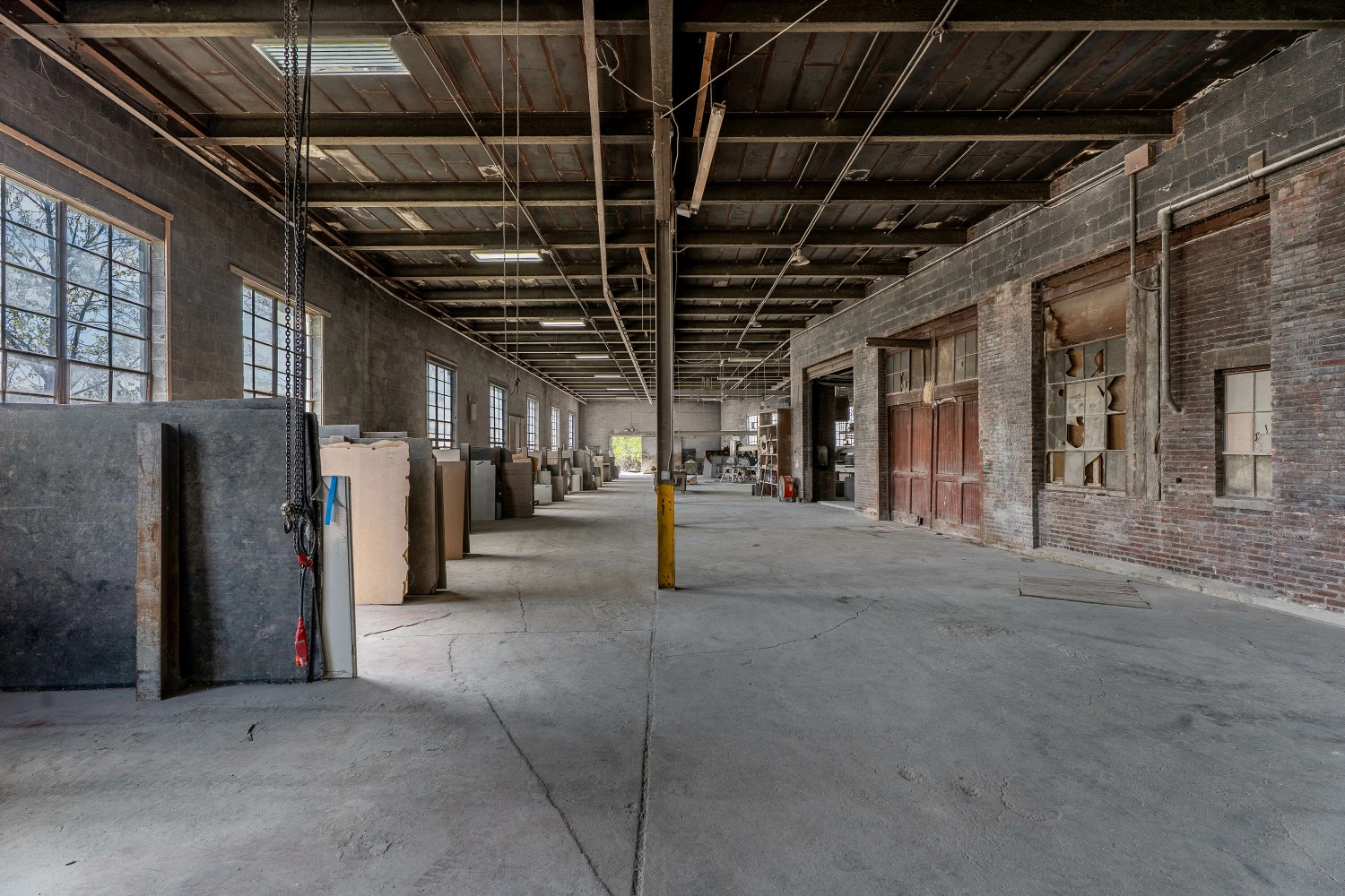 1085 E Delavan Ave - 21,400+/- SF Retail/Industrial Space