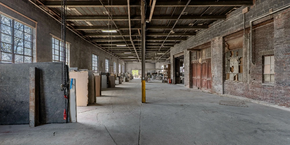 1085 E Delavan Ave - 21,400+/- SF Retail/Industrial Space