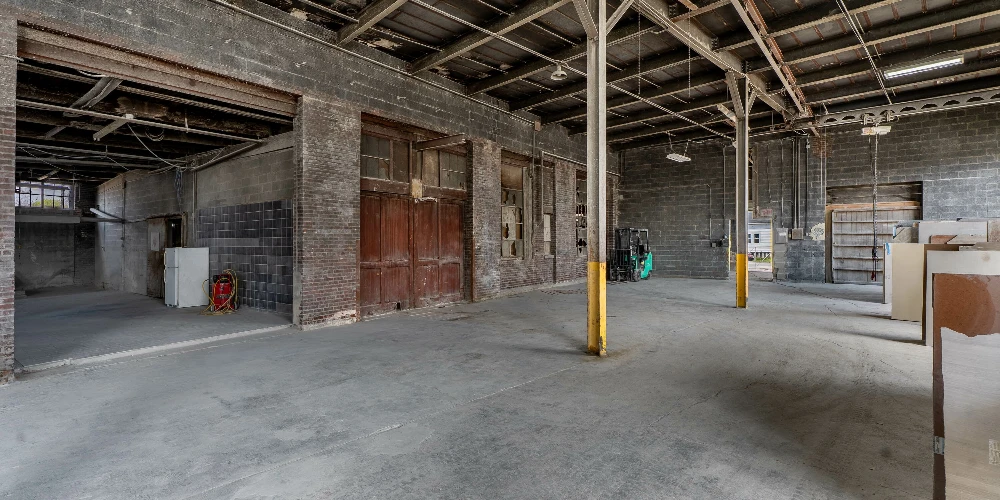 1085 E Delavan Ave - 21,400+/- SF Retail/Industrial Space
