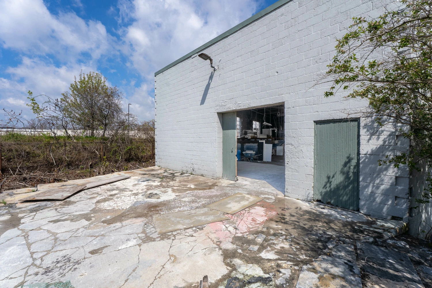 1085 E Delavan Ave - 21,400+/- SF Retail/Industrial Space