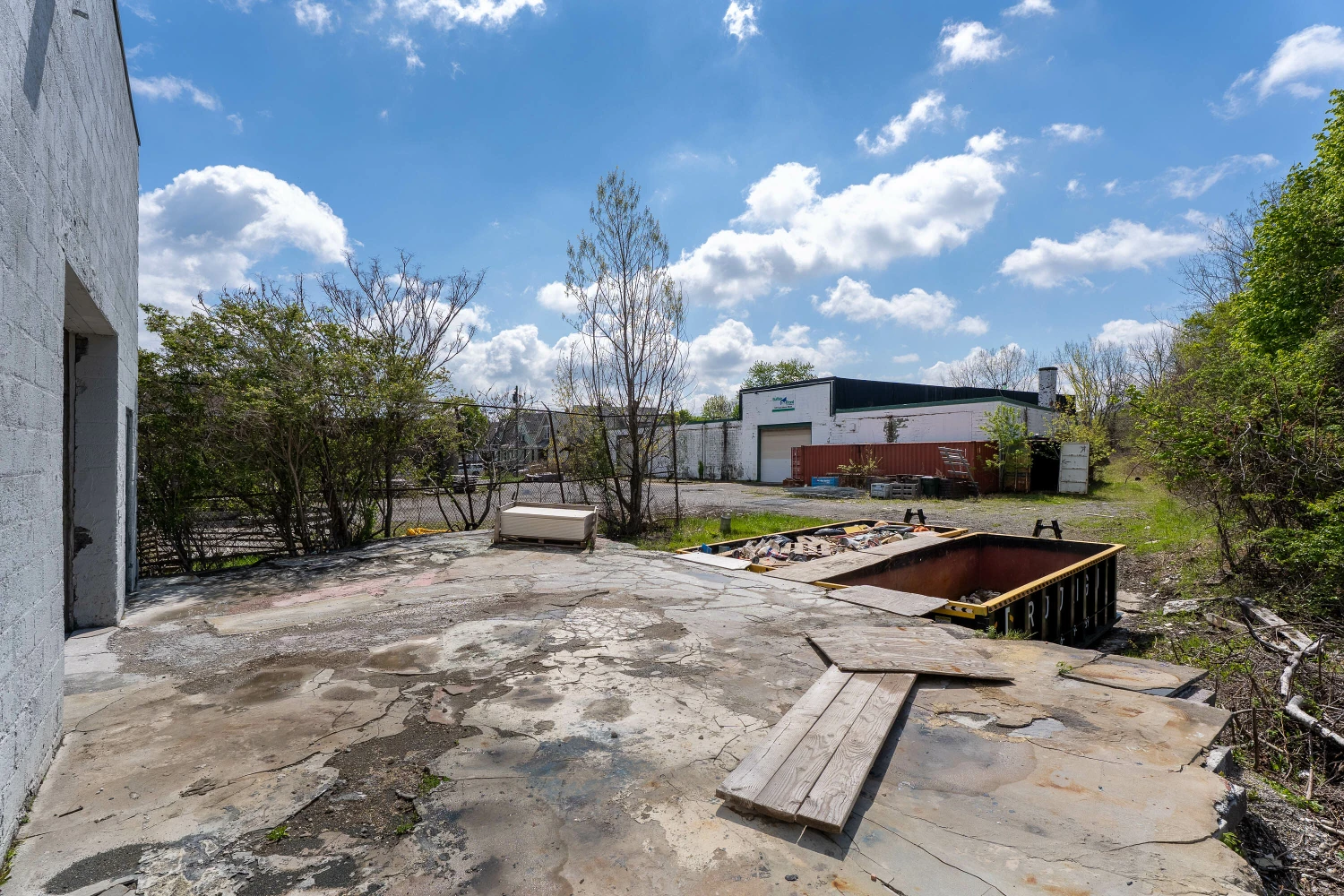 1085 E Delavan Ave - 21,400+/- SF Retail/Industrial Space