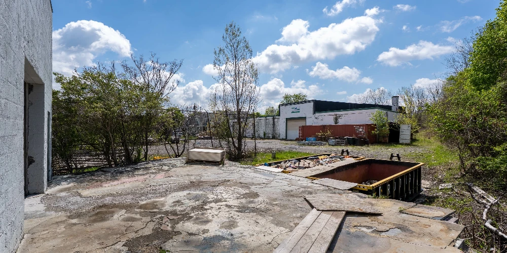 1085 E Delavan Ave - 21,400+/- SF Retail/Industrial Space