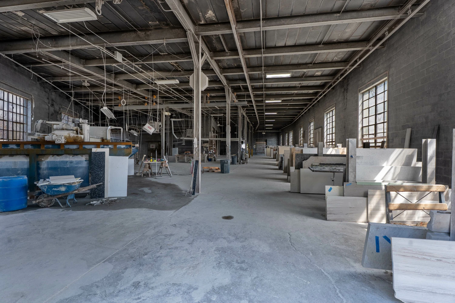 1085 E Delavan Ave - 21,400+/- SF Retail/Industrial Space