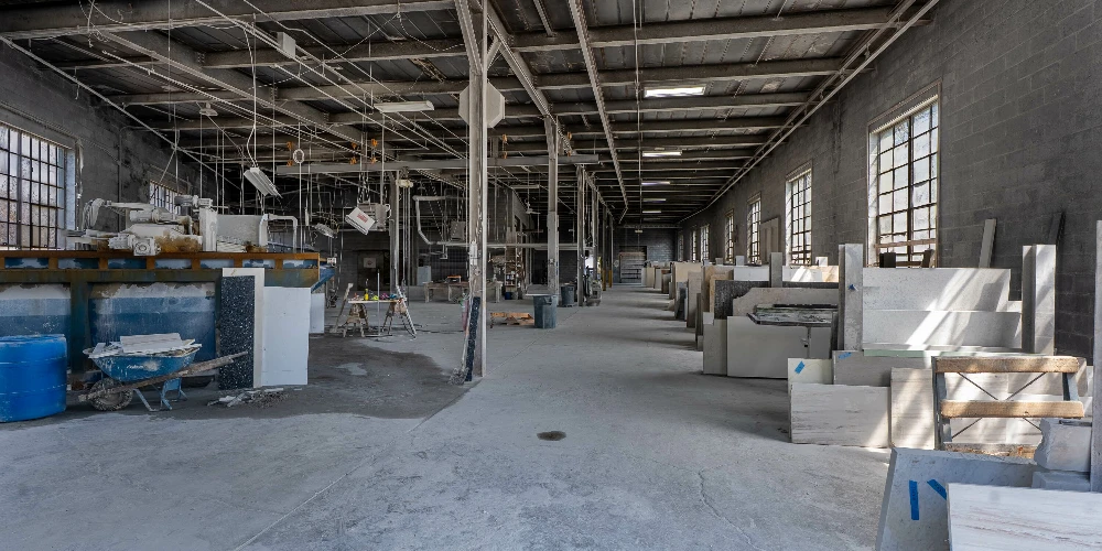 1085 E Delavan Ave - 21,400+/- SF Retail/Industrial Space