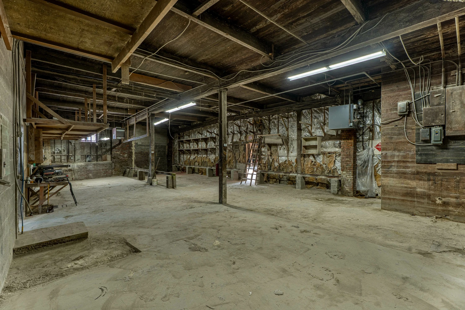 1085 E Delavan Ave - 21,400+/- SF Retail/Industrial Space