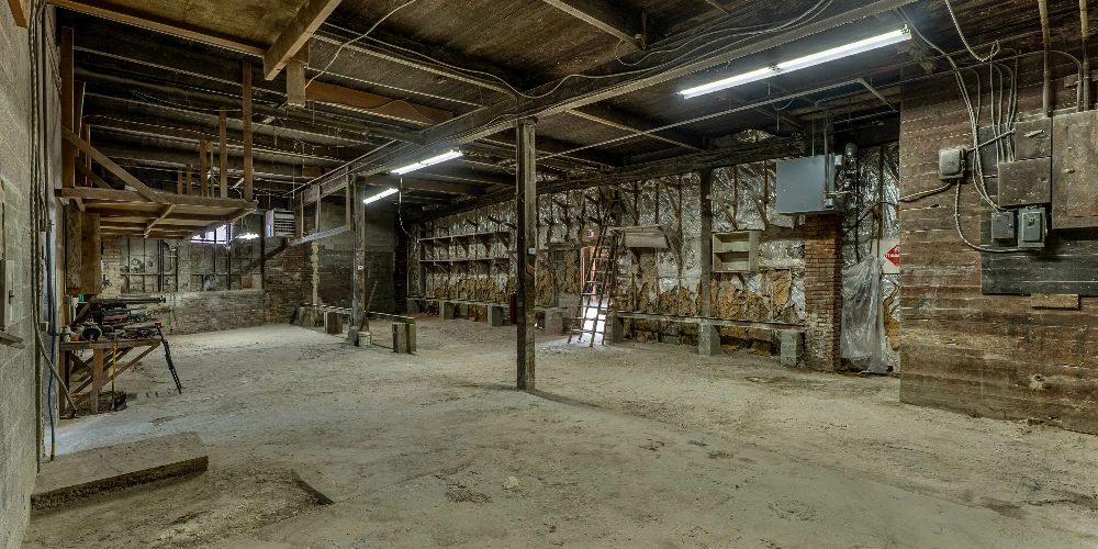 1085 E Delavan Ave - 21,400+/- SF Retail/Industrial Space