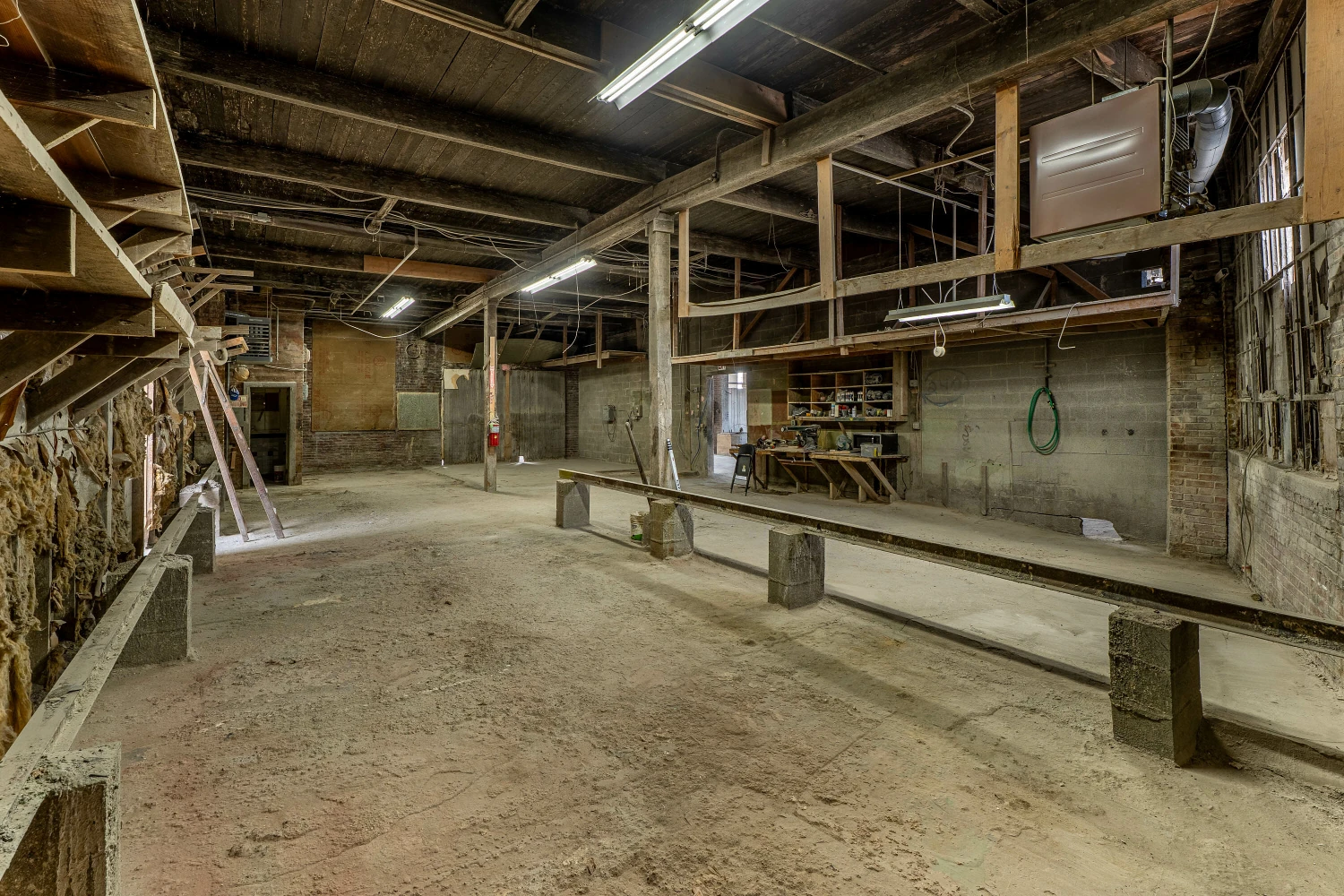 1085 E Delavan Ave - 21,400+/- SF Retail/Industrial Space