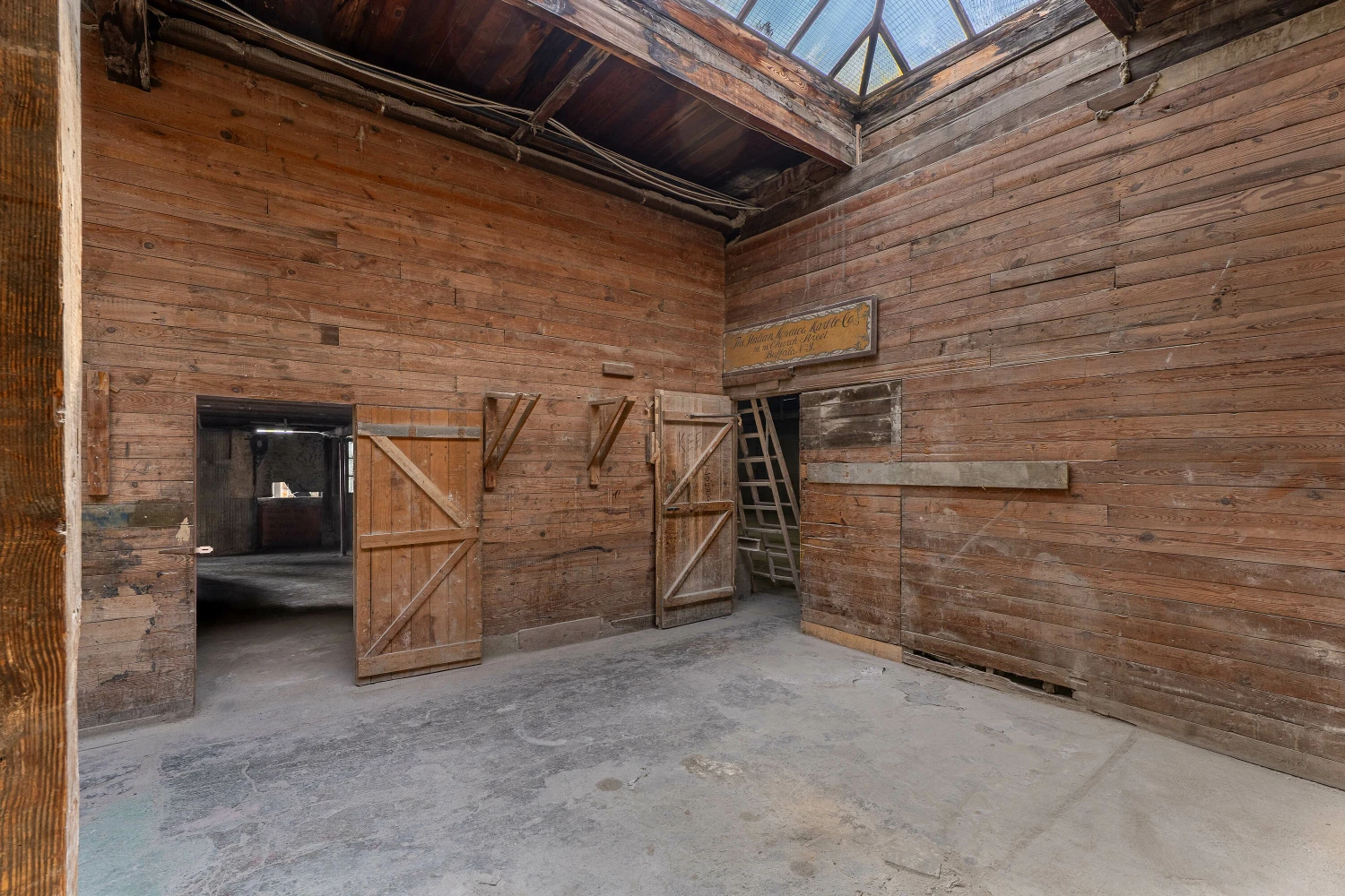 1085 E Delavan Ave - 21,400+/- SF Retail/Industrial Space