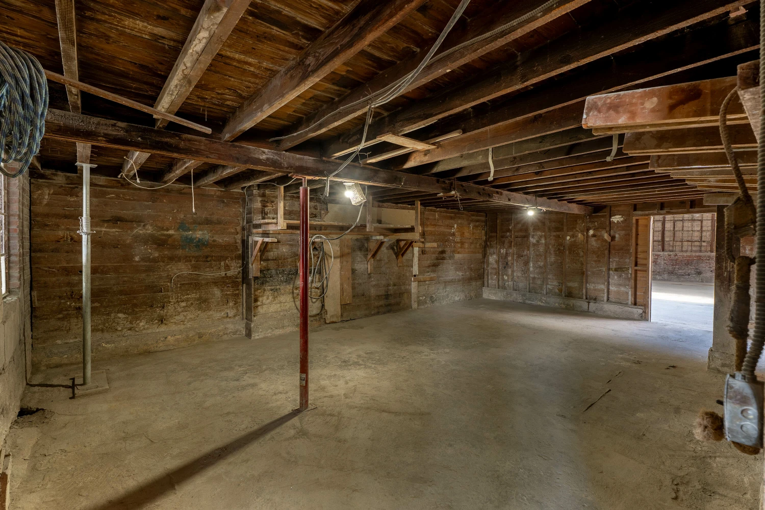1085 E Delavan Ave - 21,400+/- SF Retail/Industrial Space