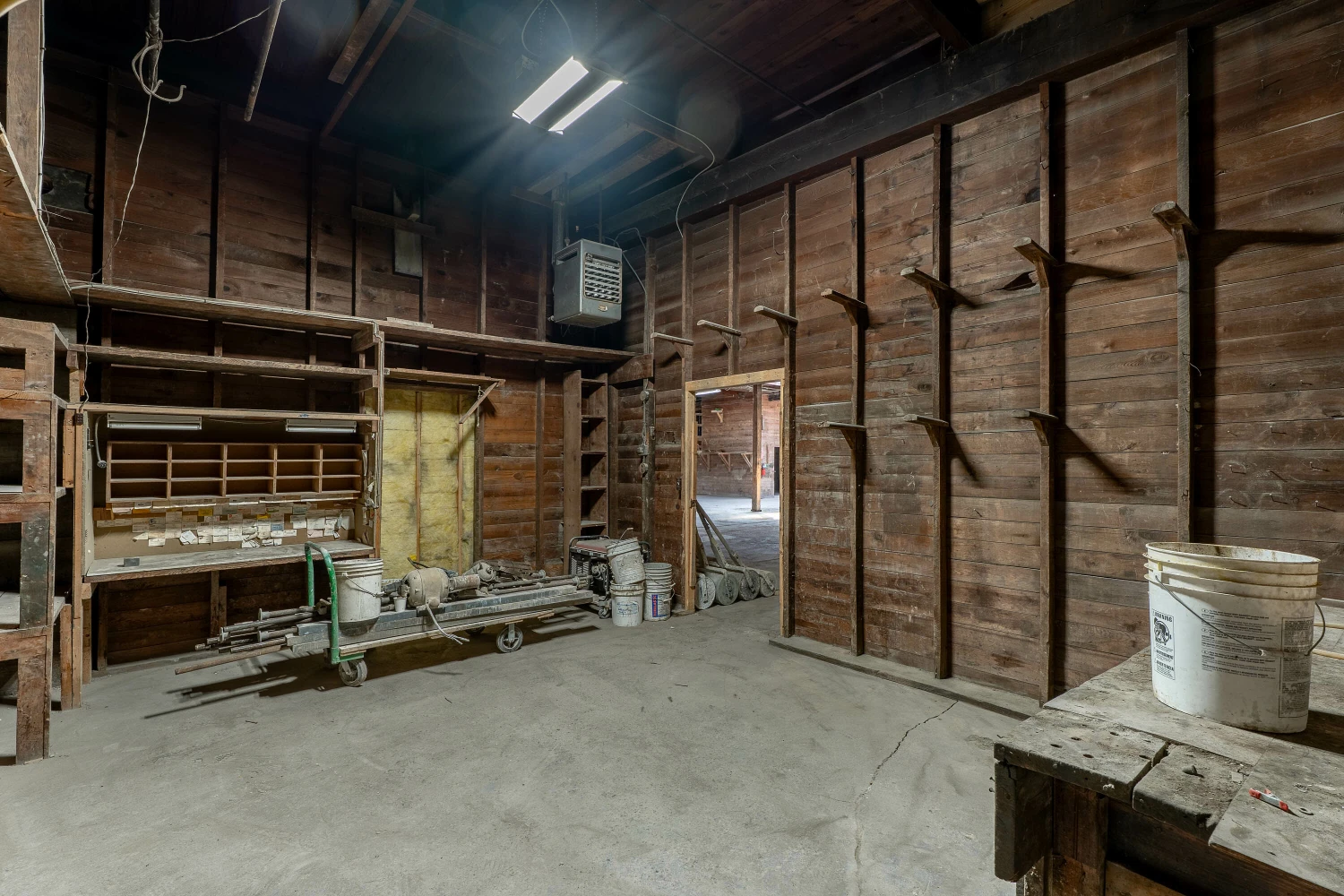 1085 E Delavan Ave - 21,400+/- SF Retail/Industrial Space
