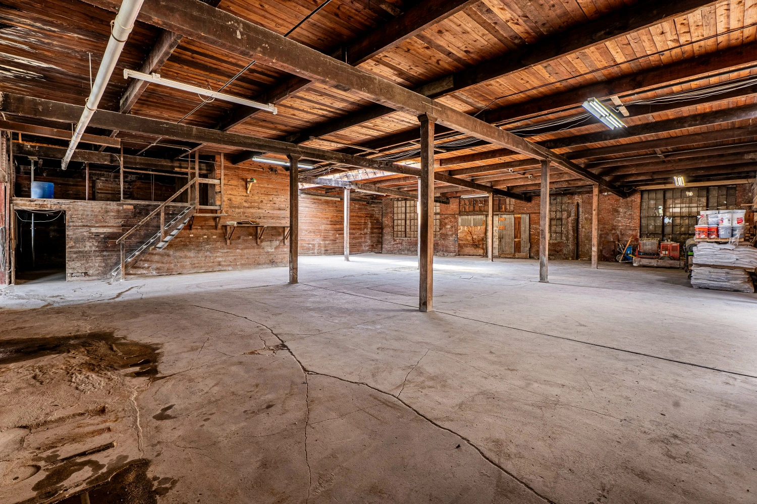 1085 E Delavan Ave - 21,400+/- SF Retail/Industrial Space