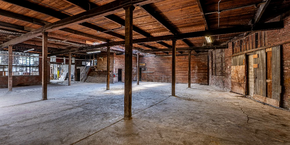 1085 E Delavan Ave - 21,400+/- SF Retail/Industrial Space