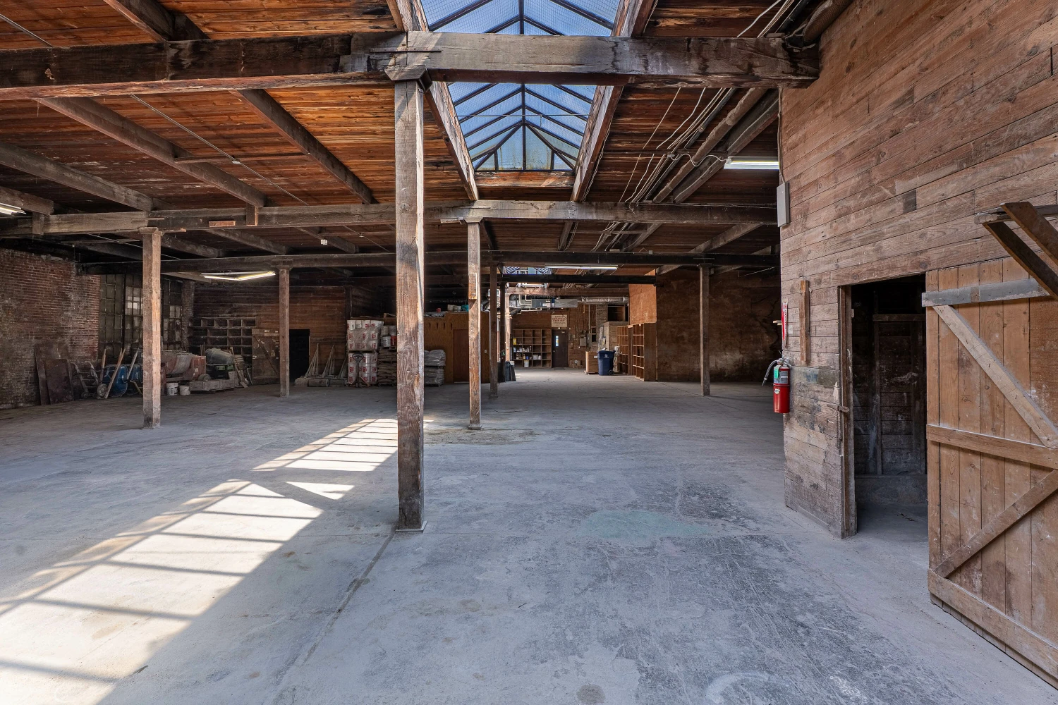 1085 E Delavan Ave - 21,400+/- SF Retail/Industrial Space
