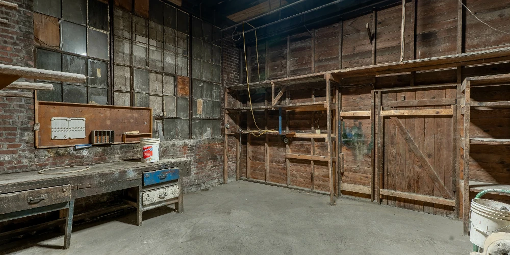 1085 E Delavan Ave - 21,400+/- SF Retail/Industrial Space