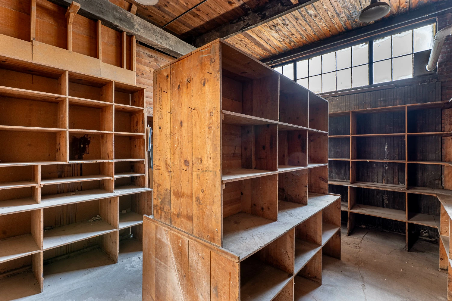 1085 E Delavan Ave - 21,400+/- SF Retail/Industrial Space