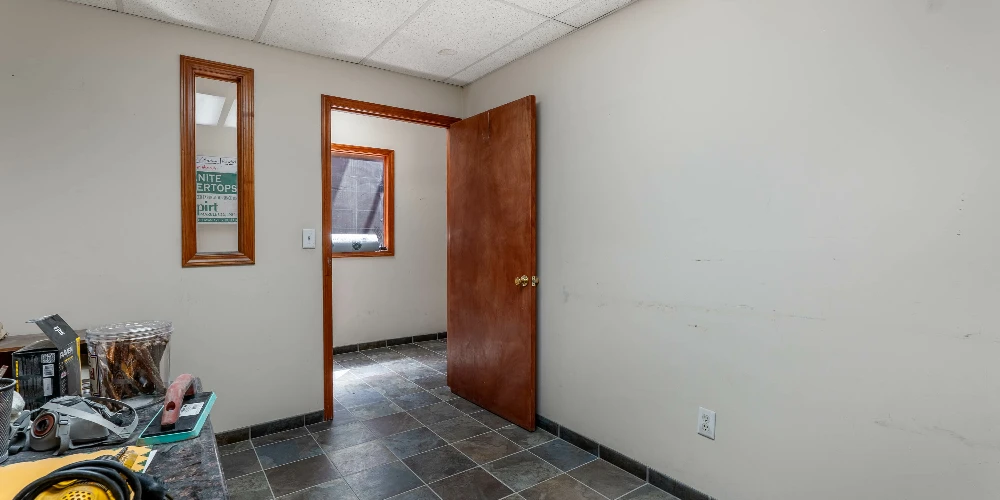 1085 E Delavan Ave - 21,400+/- SF Retail/Industrial Space