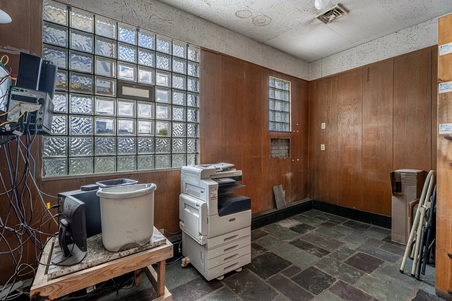 1085 E Delavan Ave - 21,400+/- SF Retail/Industrial Space