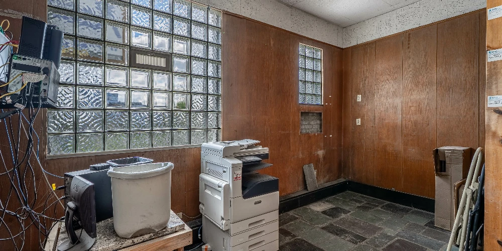 1085 E Delavan Ave - 21,400+/- SF Retail/Industrial Space