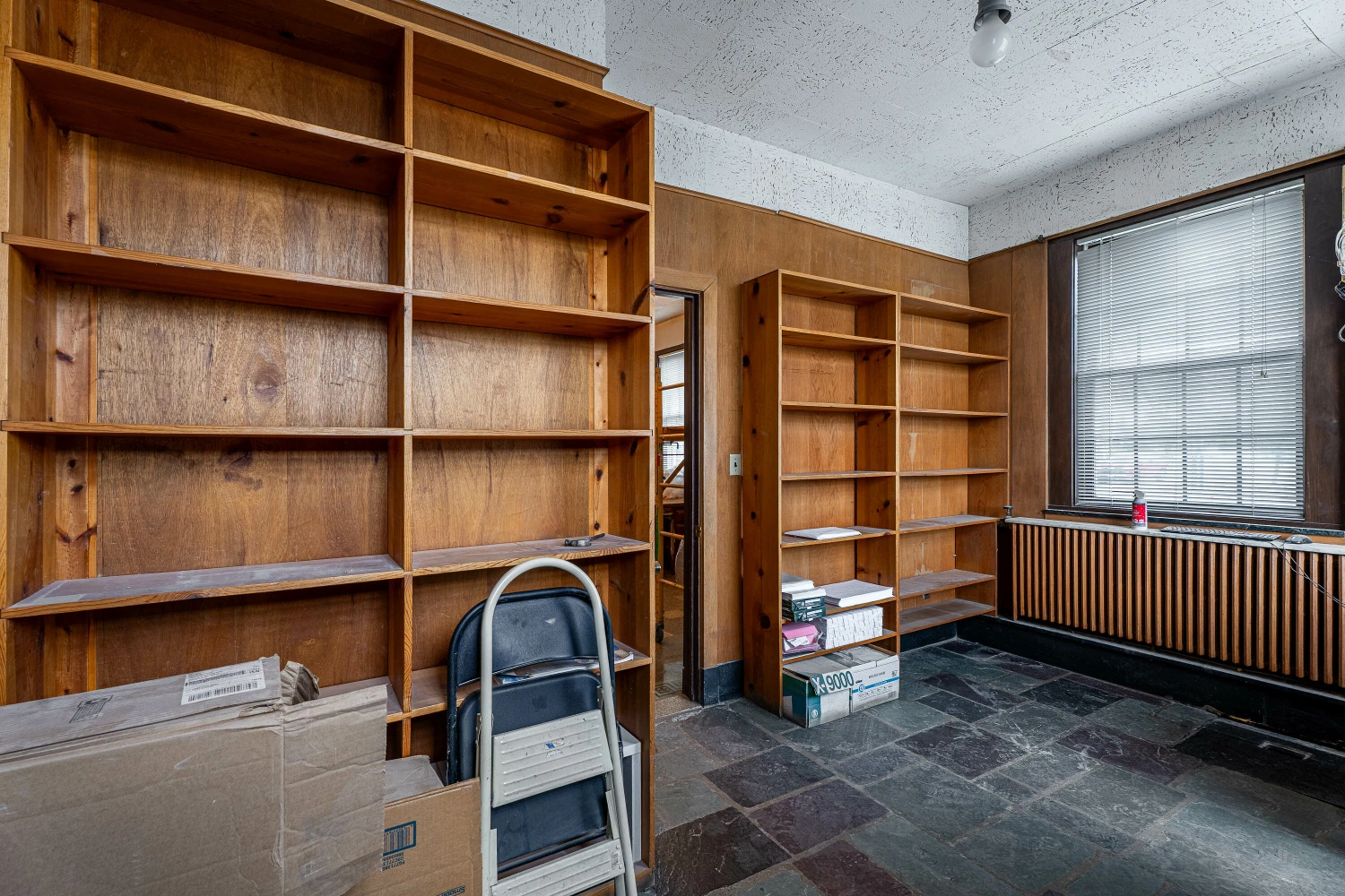 1085 E Delavan Ave - 21,400+/- SF Retail/Industrial Space