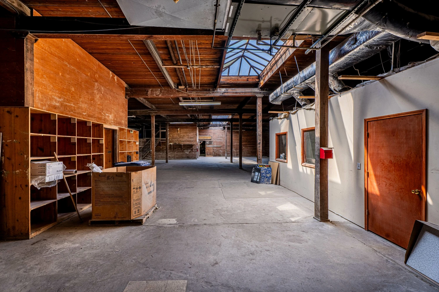 1085 E Delavan Ave - 21,400+/- SF Retail/Industrial Space