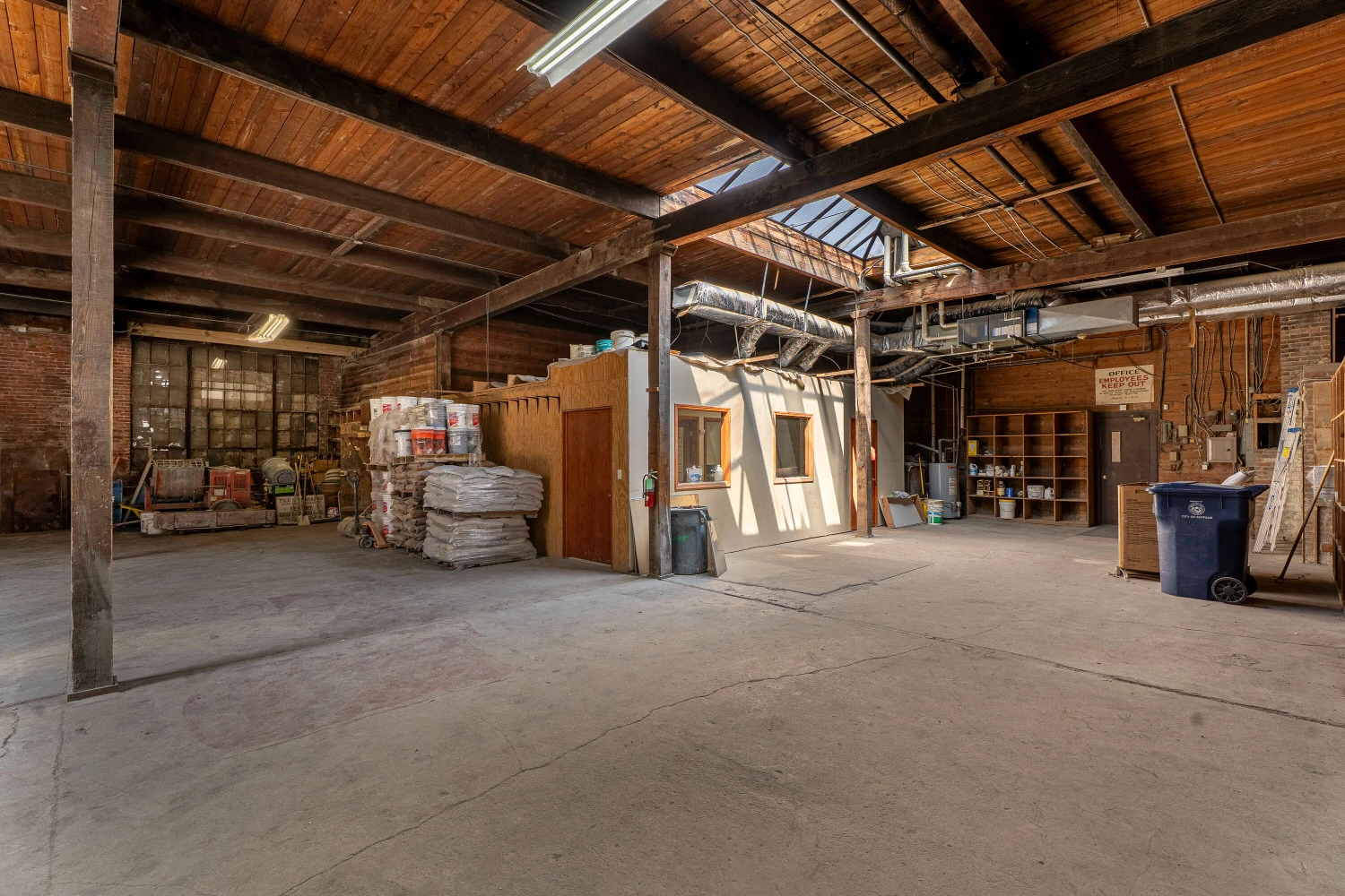 1085 E Delavan Ave - 21,400+/- SF Retail/Industrial Space