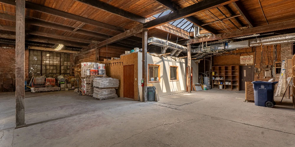 1085 E Delavan Ave - 21,400+/- SF Retail/Industrial Space
