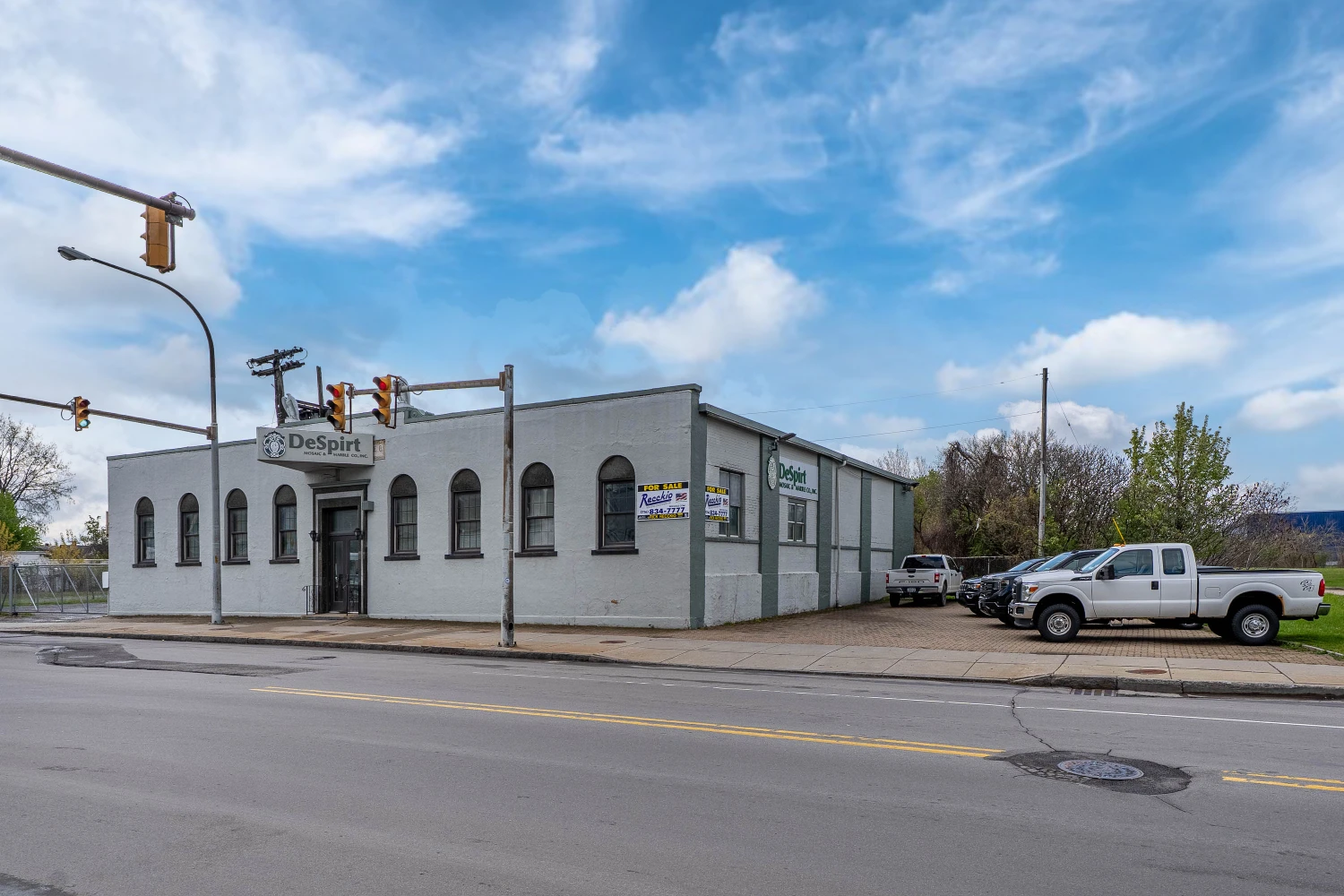 1085 E Delavan Ave - 21,400+/- SF Retail/Industrial Space