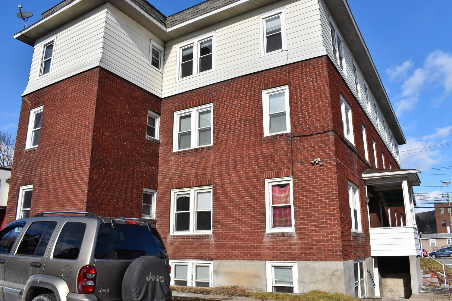 327 Main St