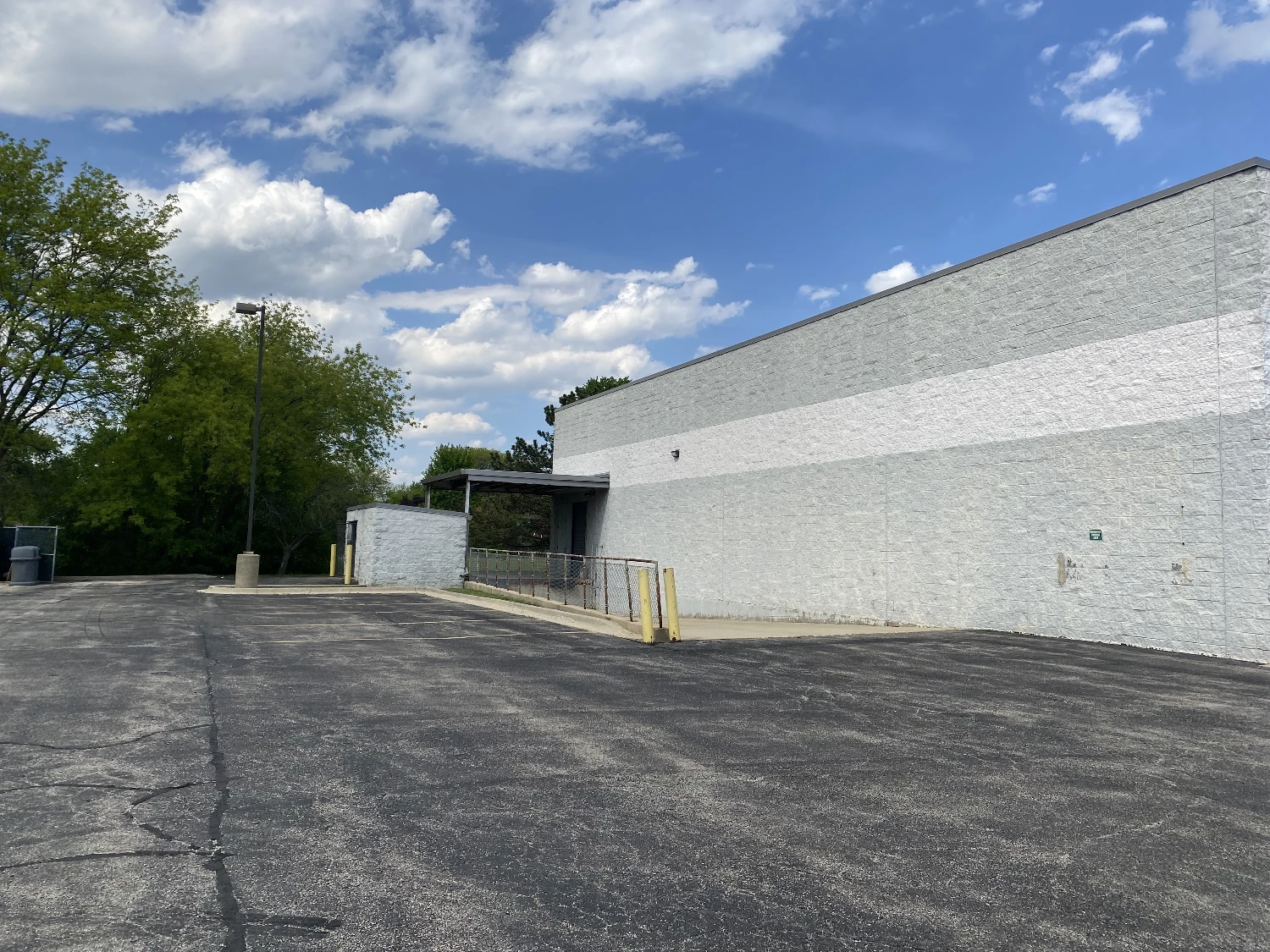 160 N Barrington