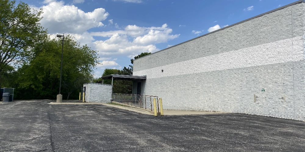 160 N Barrington